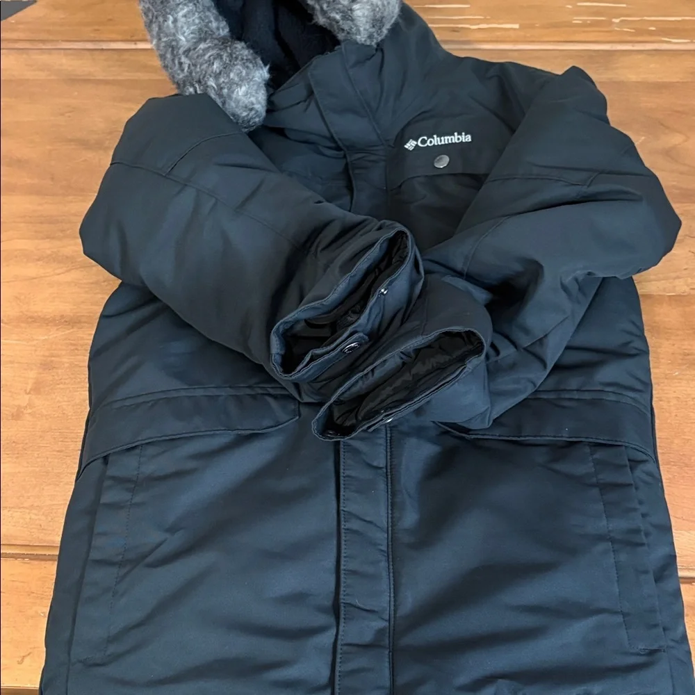 Columbia OmniTech Black Parka  with Faux Fur Trim Size Large